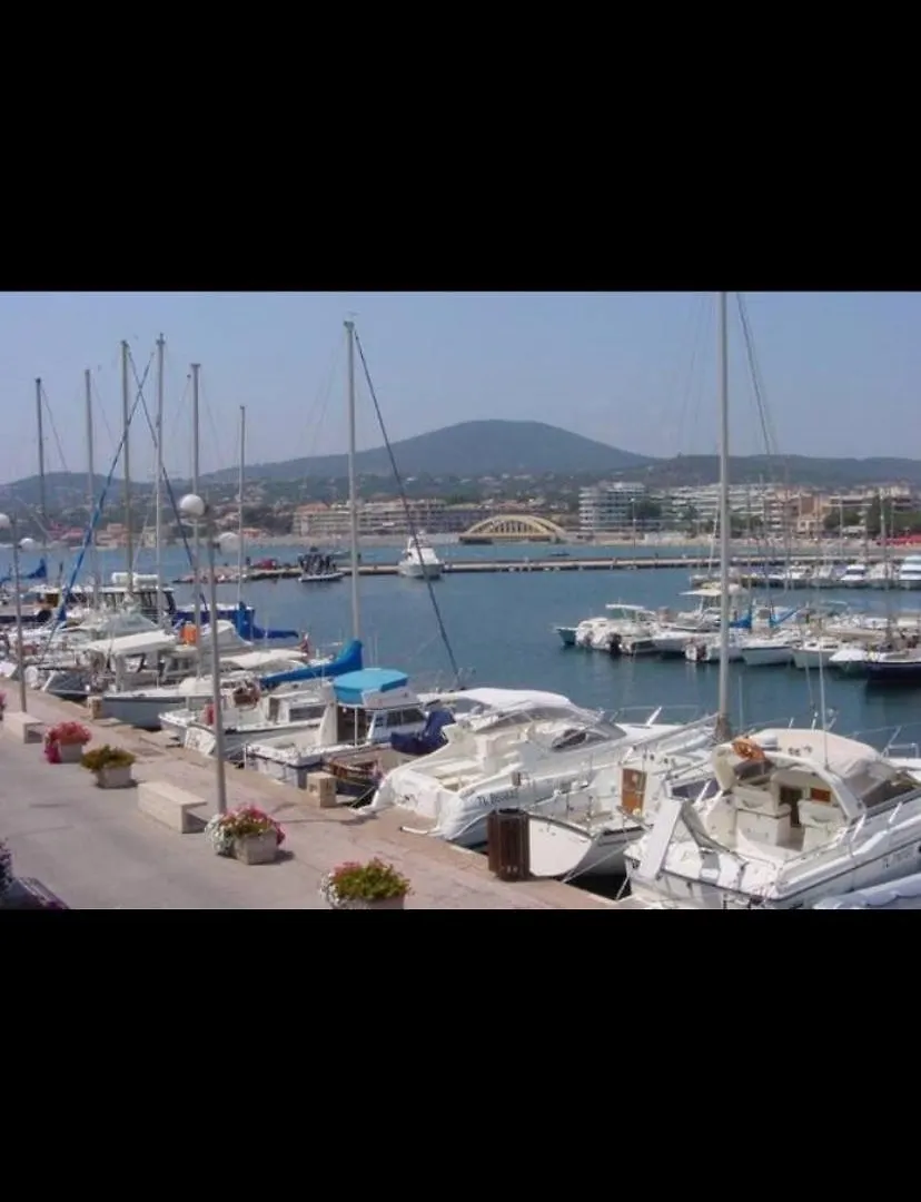 Residence 4 Etoiles Port Marine Sainte-Maxime 0*,